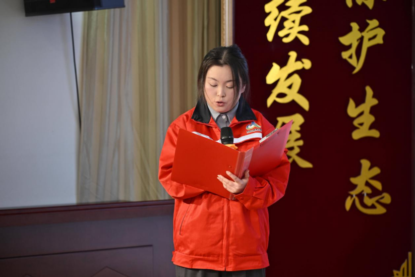 风裹沙粒　心守山河 —— 献给盐池湾的守护者