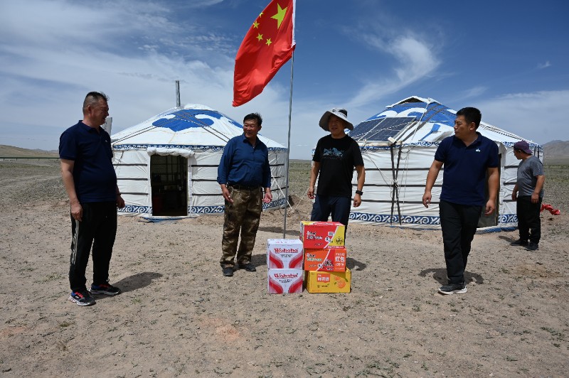 盐池湾管护中心主要领导深入大小哈尔腾片区看望慰问一线管护…