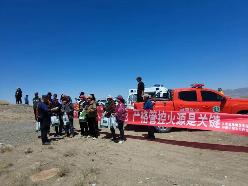 1715664972807708.jpg 敖包盛会活动中,防火宣传“进行时”.jpg
