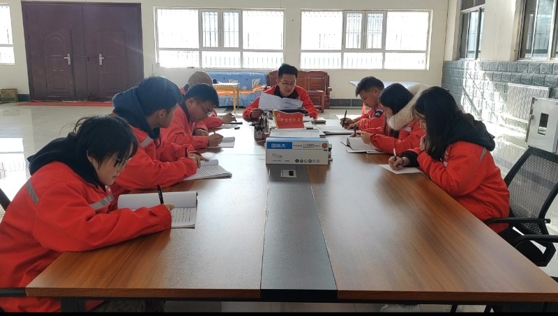 1764208163589871.jpg 深学细悟全会精神 实干担当护绿护航——保护站第一党支部专题学习党的二十届四中全会精神.jpg